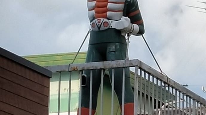 仮面ライダーV3の像♪(12月25日)