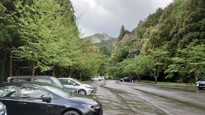 5月、雨の文殊山。