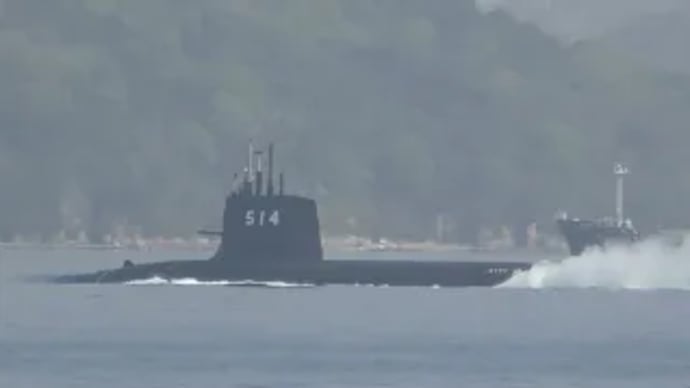 最新鋭潜水艦が就役訓練で出航🐳『はくげい』艦番号514