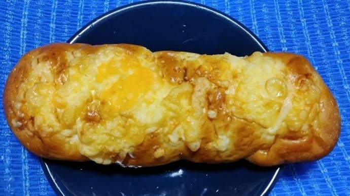 【03/13朝食】チーズマヨネーズパン、今回はハーフサイズではないんだね：P