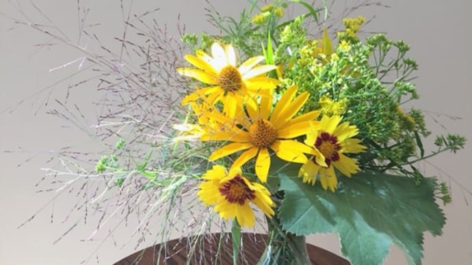 ★黄色の花束、夏の光を浴びて
