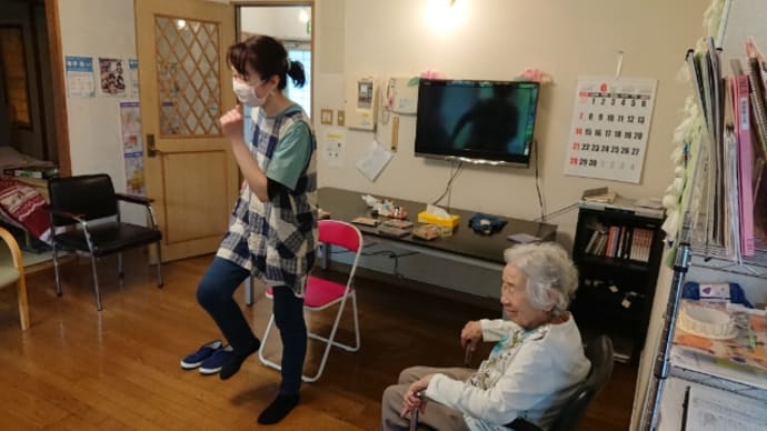 リズムを取りながら機能訓練しましょう♪