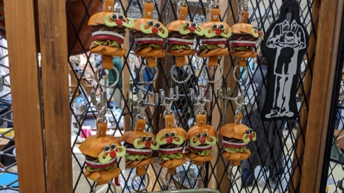 夜からいろいろがんばってハンバーガーで〆た
