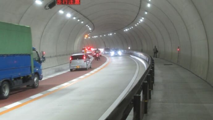  名塩道路生瀬トンネル供用開始4日後の付近の様子（後）