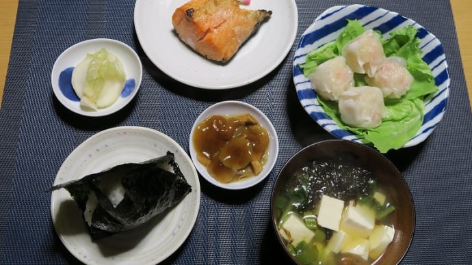 銀釜とシューマイと味噌汁、炊屋食堂の田舎定食・・・田舎の味。