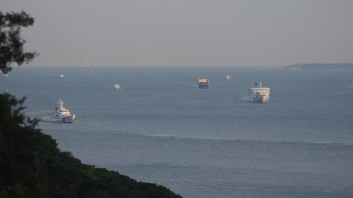 朝イチに関門海峡を航行する巡視船おき　