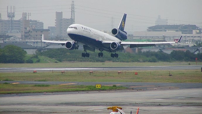 名古屋空港 撮影日2003年11月09日-3 ヴァリグ・ブラジル航空 MD-11