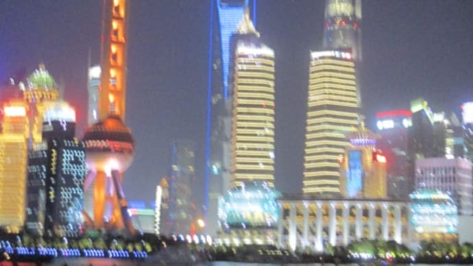 夜の上海・外灘エリア・・・上海タワー、テレビ塔、上海ワールド・フィナンシャル・センター・・・幻想的な未来都市