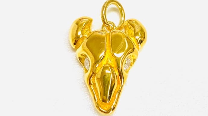 Diamnod Eyes Golden Tatanka Pendant