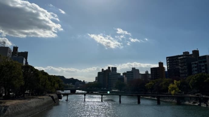 広島市は小春日和・・・温かい一日でした！日の光を浴びて、河畔をテクテク散歩してきました