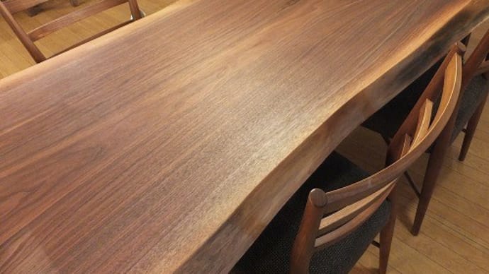 【夏割】新築、リフォームのお客様。一枚板テーブルのSUMMER-SALE。特値、数量限定。載せ脚付。一枚板と木の家具の専門店エムズファニチャーです。