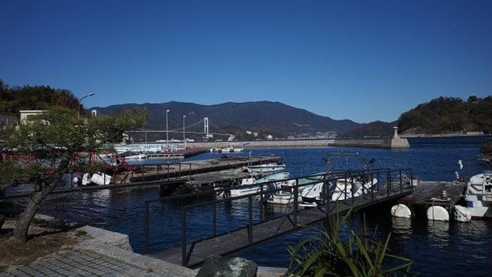 島のお好み焼き船田と島の風景