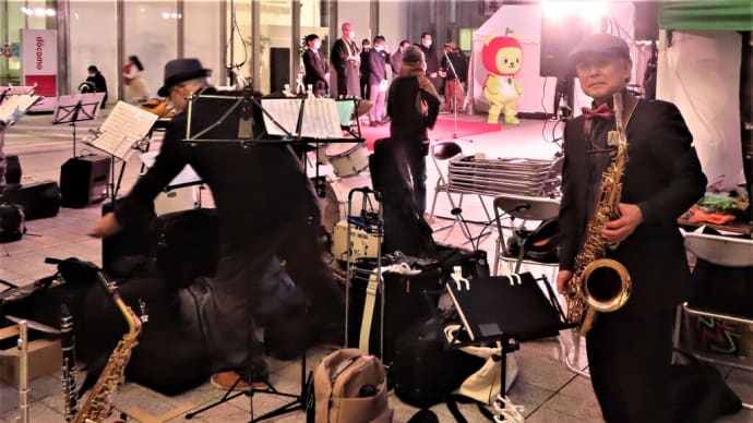 市長もアルクマも参加・イルミネーション点灯式で演奏