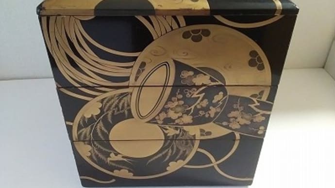 金蒔絵小鼓紋三(四、五?)段重箱