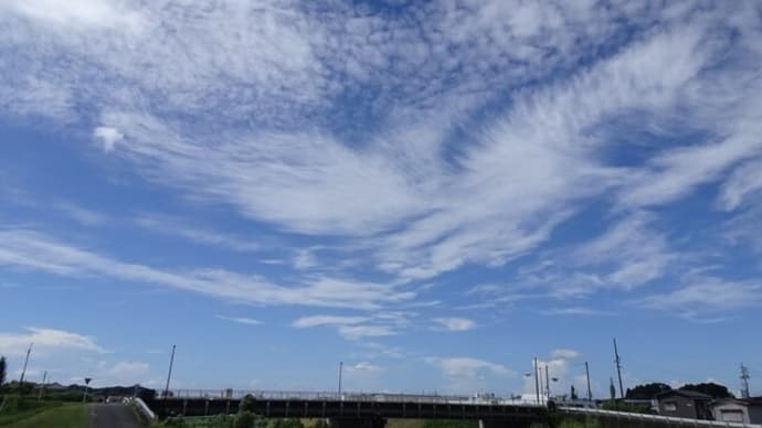 涼し気な雲 秋の予感