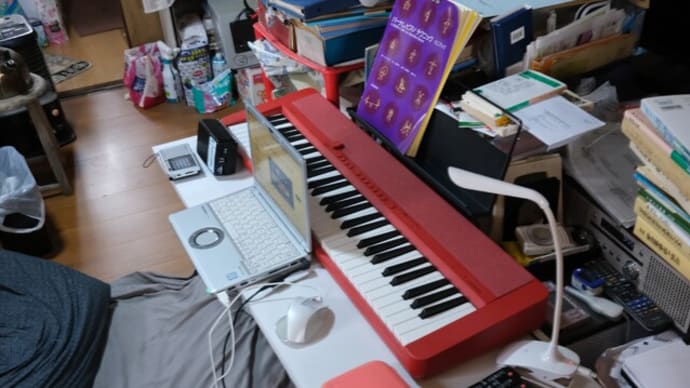 台所のピアノ、配置換え、88鍵ピアノ撤去!代わりに又、カシオCT-S1の61鍵を置く!