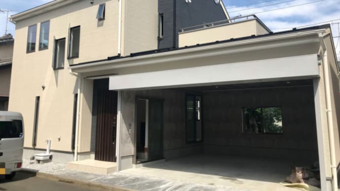 新着情報 新着情報 丸窓があるガレージハウス