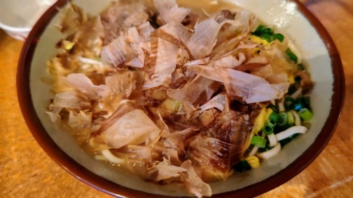新進気鋭の沖縄そば屋のイカ墨ジューシー❗・・・ビックグッド(長田)