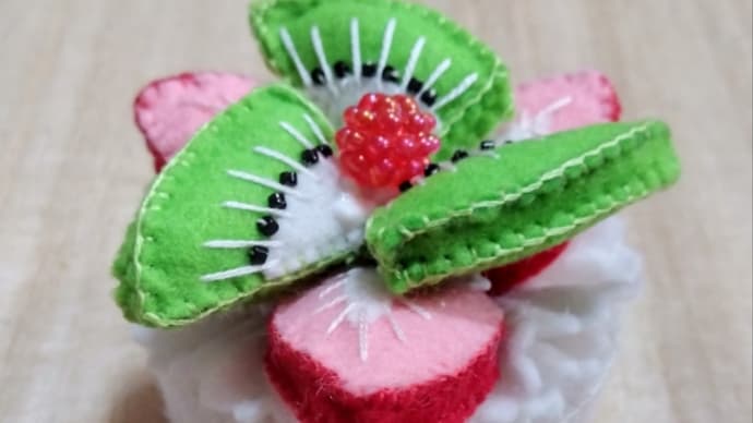 苺とキウイのレアチーズケーキ
