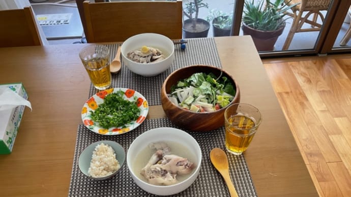 今日の一品　梅雨寒の日の豚足スープ