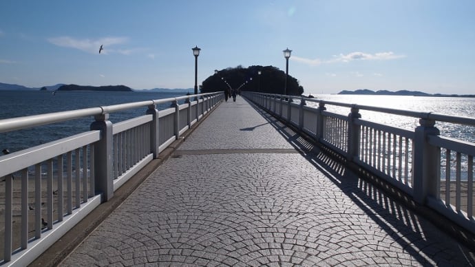 海にかかる橋