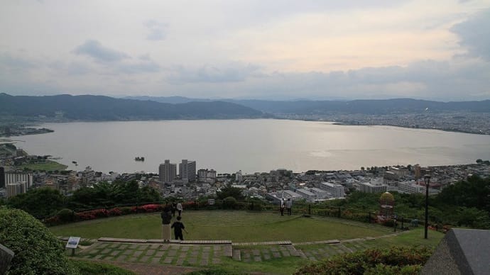 諏訪湖が一望できる立石公園。。。