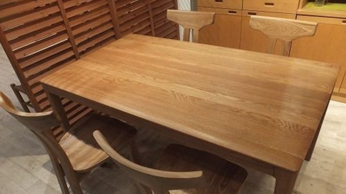 ８１３、【ダイニングテーブル】お客様に、ご好評頂いているテーブルBEST３をご紹介。 一枚板と木の家具の専門店エムズファニチャーです。