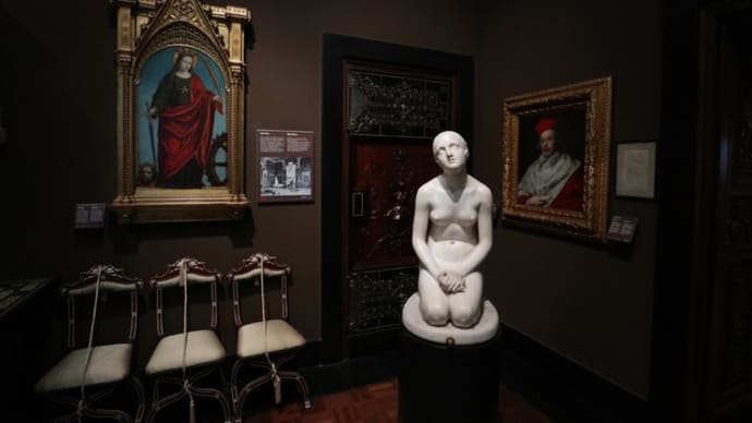 Black Room　気になる彫刻  ガツレリア・デ・イタリア　ミラノ
