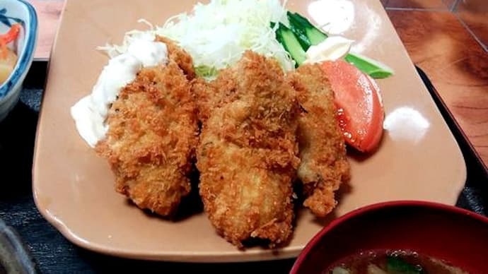 小塩屋 大きな牡蠣フライにビックリ