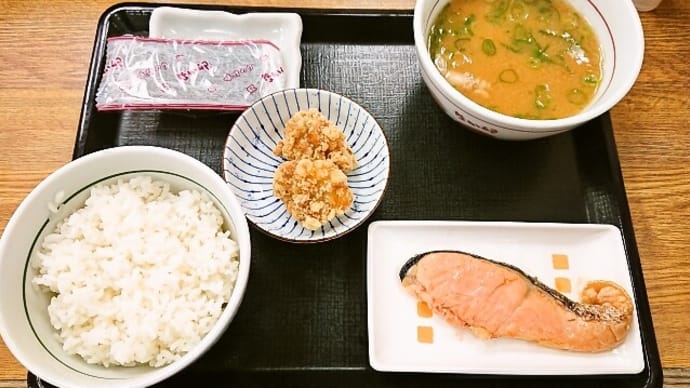なか卯(葛西店)で銀鮭朝定食+とん汁変更(2021年12月18日)