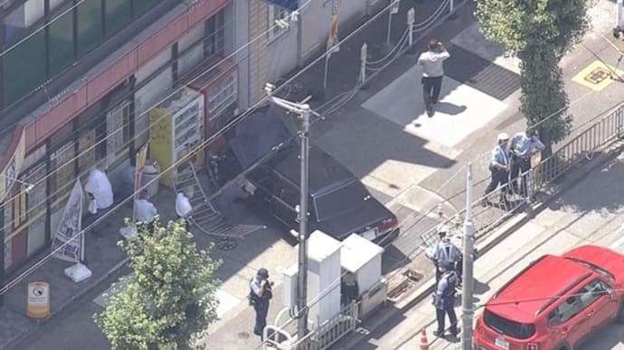 兵庫で馬鹿ジジイがタクシーで古本屋に突っ込む