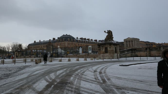 フランス　雪のベルサィユ宮殿