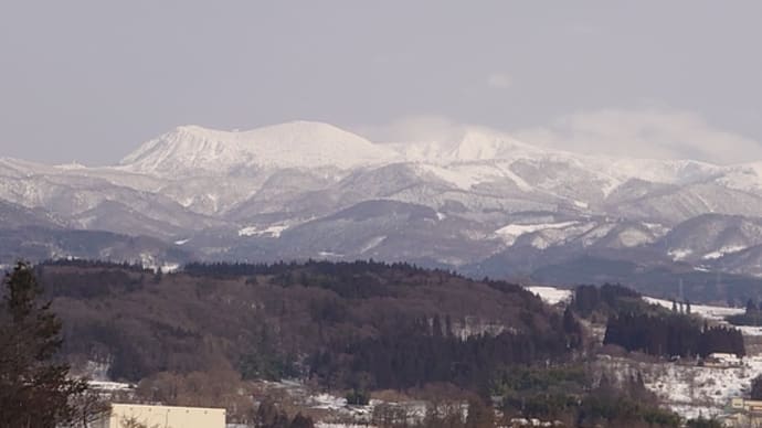 ☆薄曇りの蔵王連峰