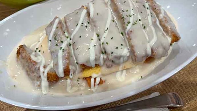 「ボルガ食堂」の冬季限定・ホワイトボルガライス!