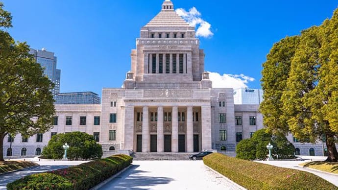 「石山の石より白し秋の風」 芭蕉