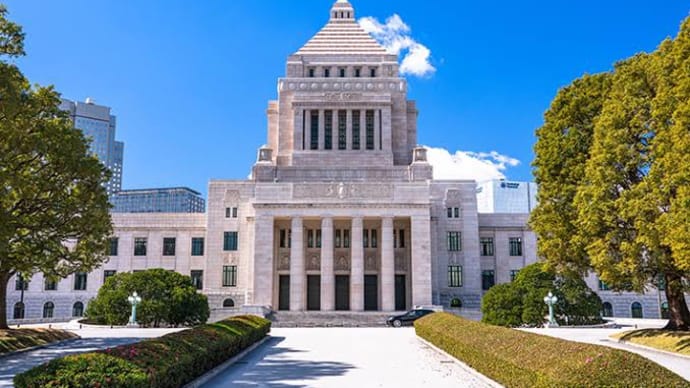 「石山の石より白し秋の風」　芭蕉