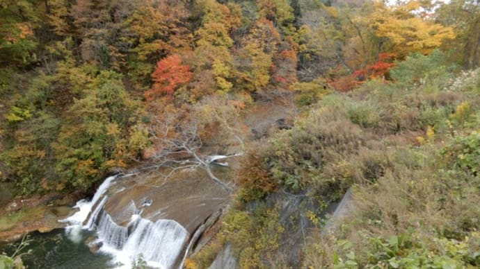 紅葉に癒されて(滑津大滝・長老湖周辺)