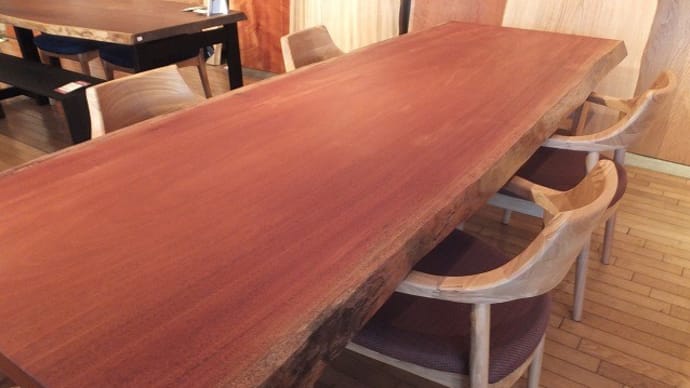 １４４、【決算セール】お勧めのテーブルがあります。一枚板と木の家具の専門店エムズファニチャー。