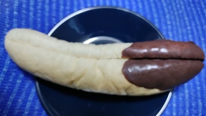 【11/04おやつ】チョコクリーム白パンでかるぅ～くなんだね：D