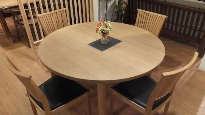 471、飛騨高山&旭川家具、ダイニング&チェアー。家族が集まるのによい1200mmサイズ。 一枚板と木の家具の専門店エムズファニチャーです。