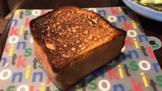 厚切りトーストで朝食を…