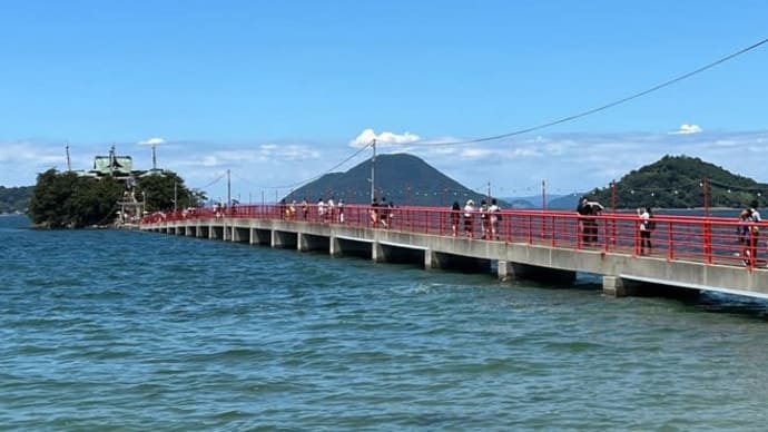 年に2日だけ渡れる「津嶋神社 本殿」〔香川県三豊市〕