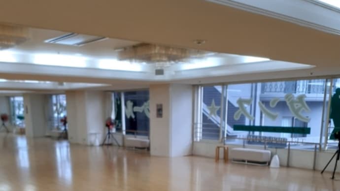 パーティーに向けて準備中(福岡市社交ダンススタジオ・ダンススクールライジングスタースタッフより)