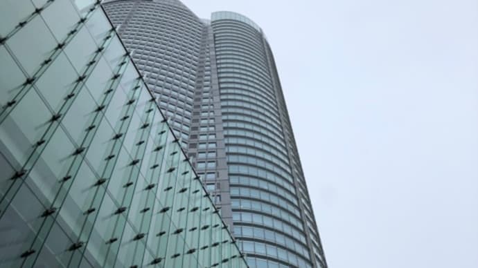 雨の中 六本木ヒルズへと