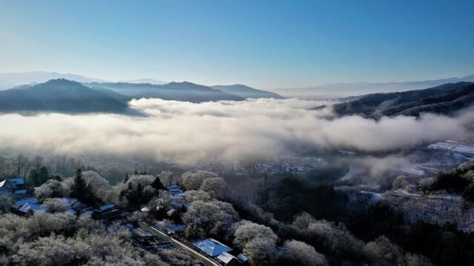 赤地蔵と白日集落上空からの風景