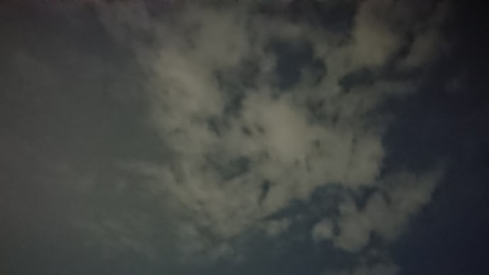 明日スーパームーン観られるかな