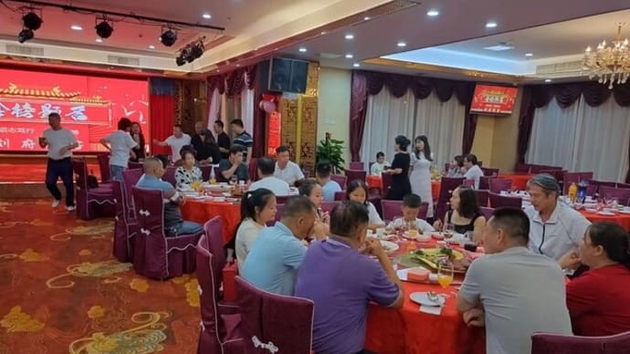 中国人は、大変です。こんな事もやらなきゃいけないみたいです。