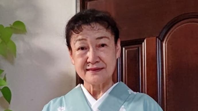 木曜日の木青会館の教室は、浴衣の着付けと振袖の早着付けの練習を行いました