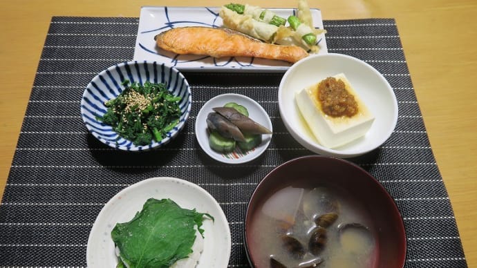 しじみ汁と焼き魚、炊屋食堂の田舎定食・・・庶民の味。