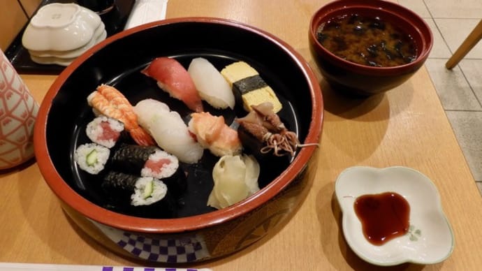 魚周で寿司ランチ